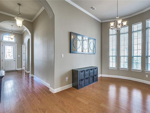 4th image of 216 Brutus Blvd