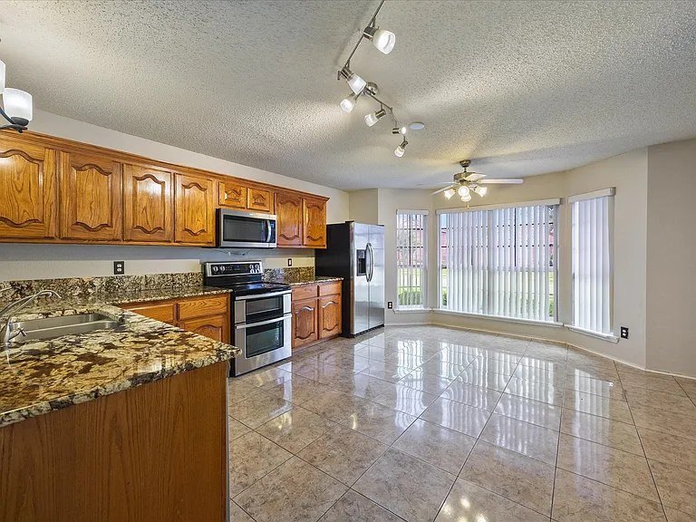 2701 Redwood St — Photo 6
