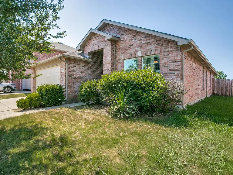 5617 Talons Crest Cir — Photo 2