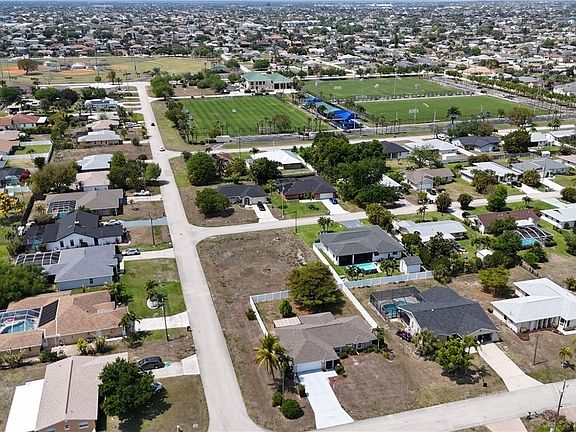 4th image of 4037 SW 2nd Pl
