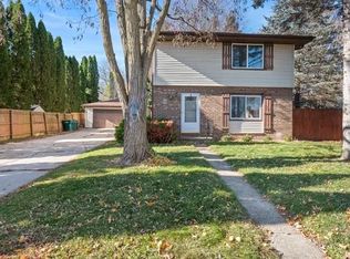 133-137 Judge Dr, Saukville, WI 53080
