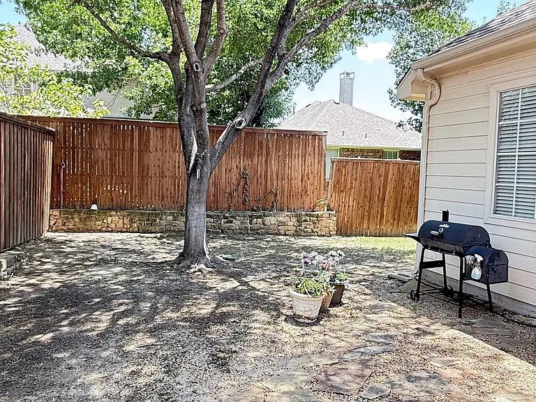 9816 Hickory Hollow Ln — Photo 16