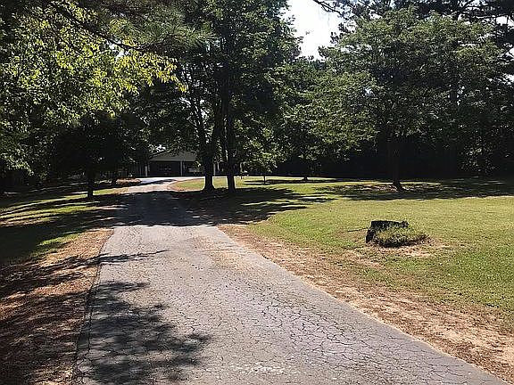 Driveway to house
