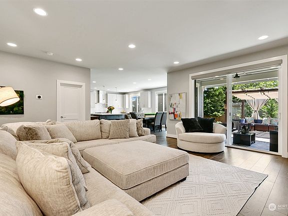 4th image of 17508 32nd Avenue W