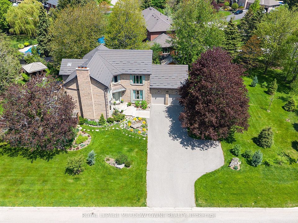 1st image of 16 Oak Ridge Dr