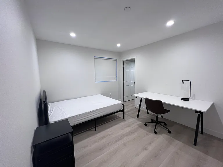 1224 W 37th Pl — Photo 118