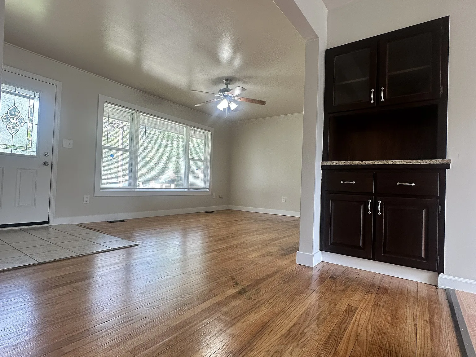3 bed, 1.5 bath, 1000 sqft, $1,600 — Photo 2