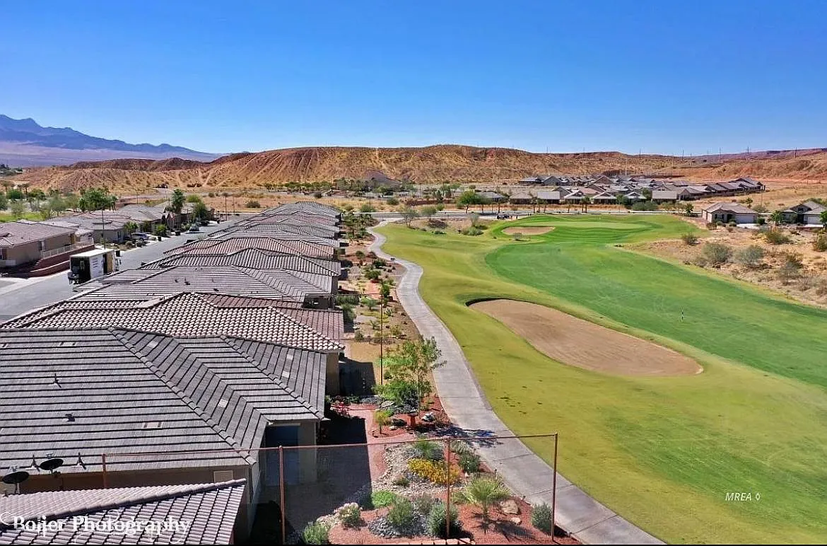 3 bed, 2.5 bath, 1732 sqft, $2,300 — Photo 1