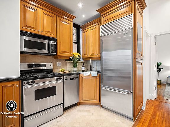 3rd image of 36 W 35th St Ph F
