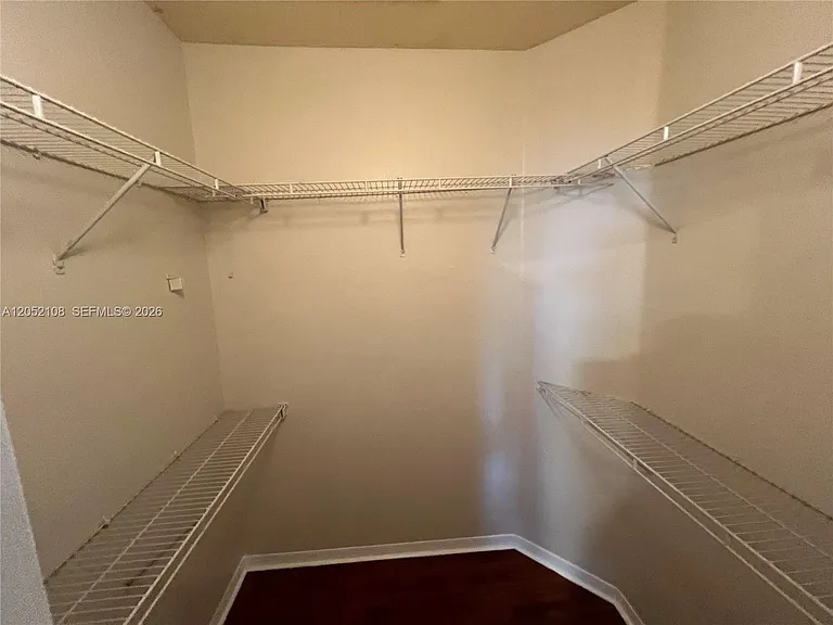 100 SW 15th Ave — Photo 32