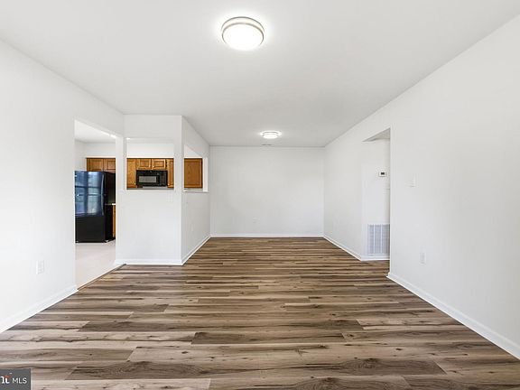 5th image of 9266 Chapman Oak Dr
