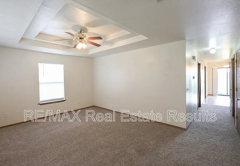 2223 W Roselawn St — Photo 4