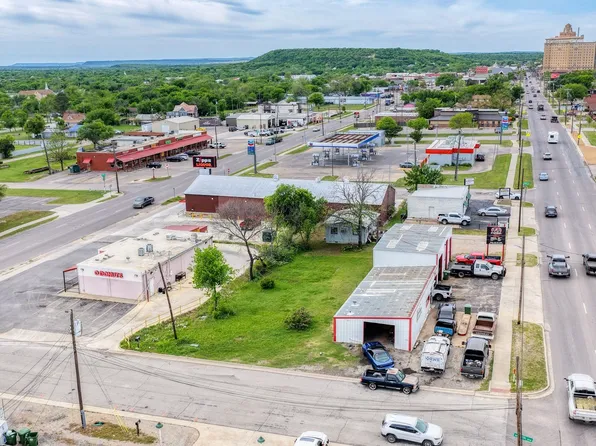 104 SE 12th Ave, Mineral Wells, TX 76067