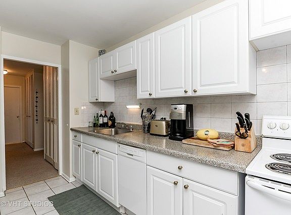 5th image of 4250 N Marine Dr APT 907