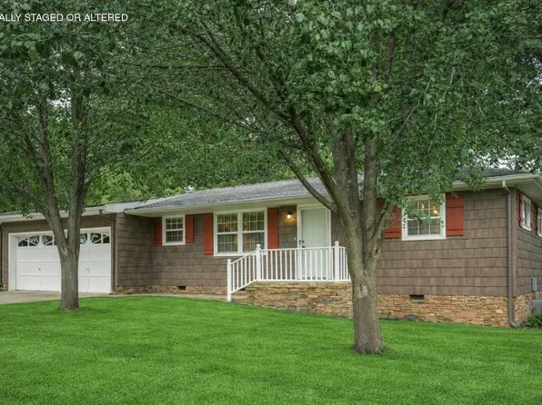 8323 Oak Dr, Chattanooga, TN 37421