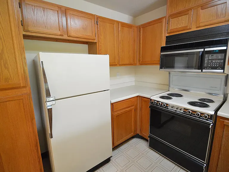 211 Compton Cir #D — Photo 10
