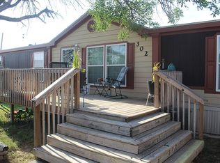 302 E 7th St, Iraan, TX 79744