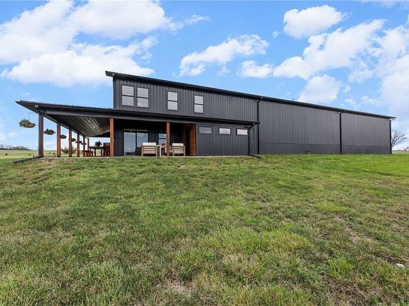 2nd image of 25594 Somerset Rd