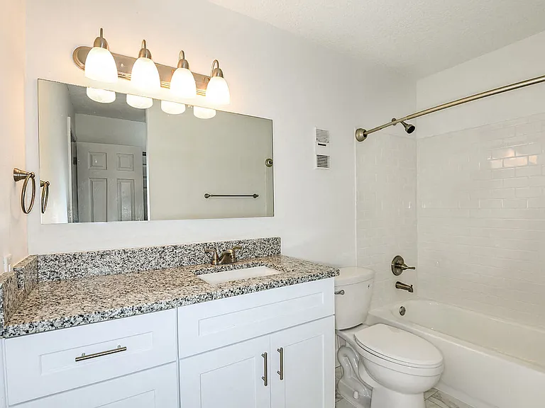 Woodlake Villas — Photo 11