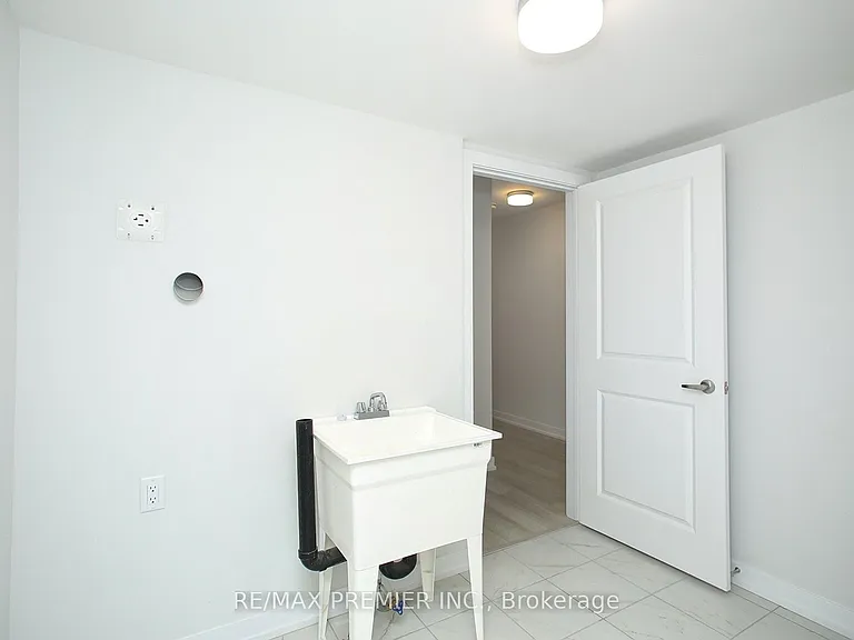 128 Brockley Dr — Photo 16