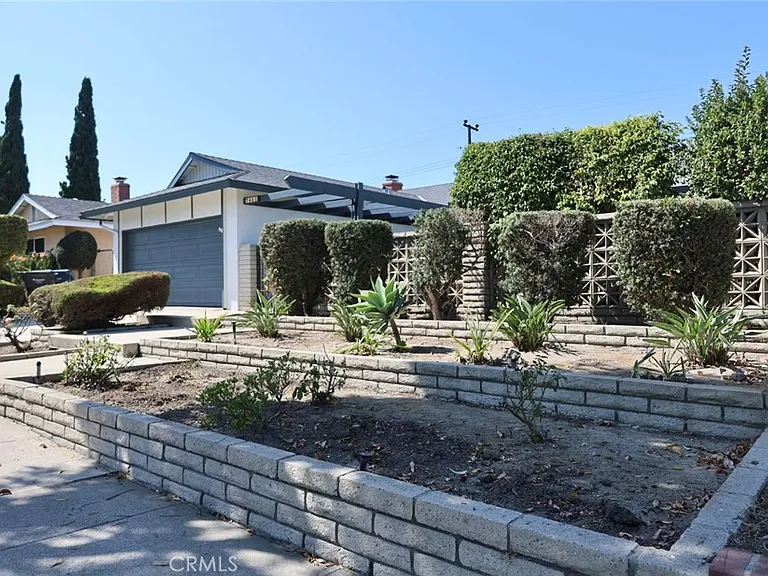 7611 Rhone Ln — Photo 2