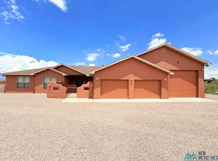 101 Blue Jay St, Elephant Butte, NM 87935