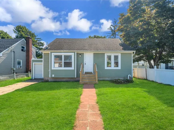 15 Marilyn Avenue, Amityville, NY 11701