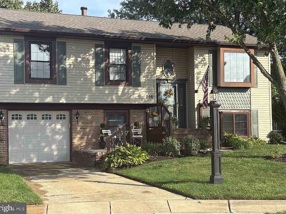1st image of 208 Fagan Cir