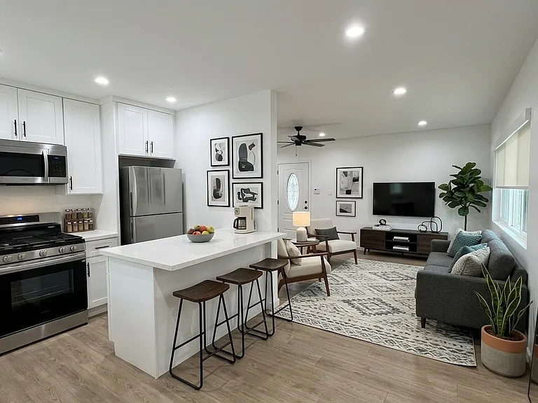 7245 Bakman Ave — Photo 1
