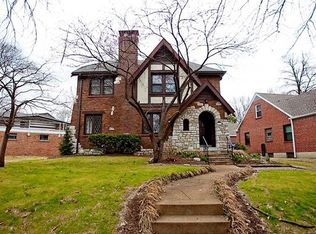 8327 Racquet Dr, Saint Louis, MO 63121