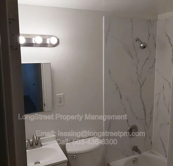 350 SE Lilly Ave #3 — Photo 9