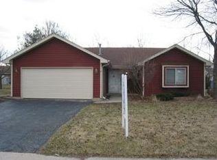 2335 Woodview Ln, Naperville, IL 60565