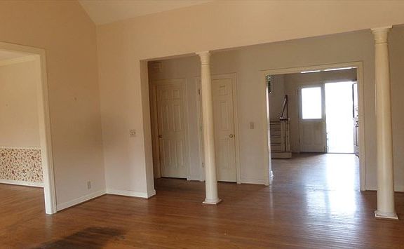 5th image of 104 Lexington Ct