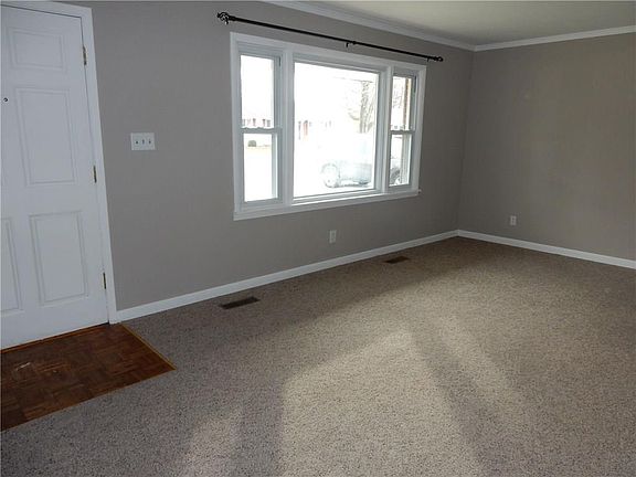 4th image of 410 W Van Buren St