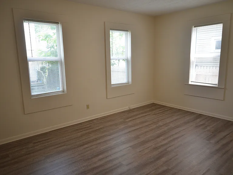 130 Roswell St — Photo 8