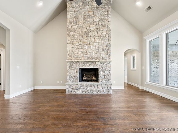 5th image of 118 E 166th Pl S
