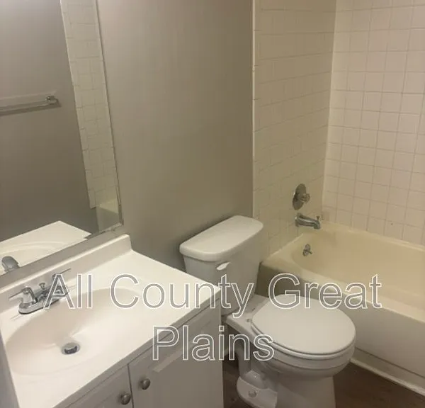 609 S Lakehurst Dr #B — Photo 7