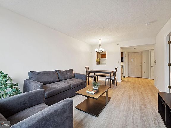 3rd image of 900 N Taylor St APT 809