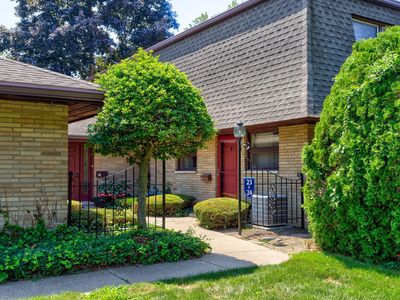 2727 S Lakeshore Dr APT F-24, Saint Joseph, MI, 49085