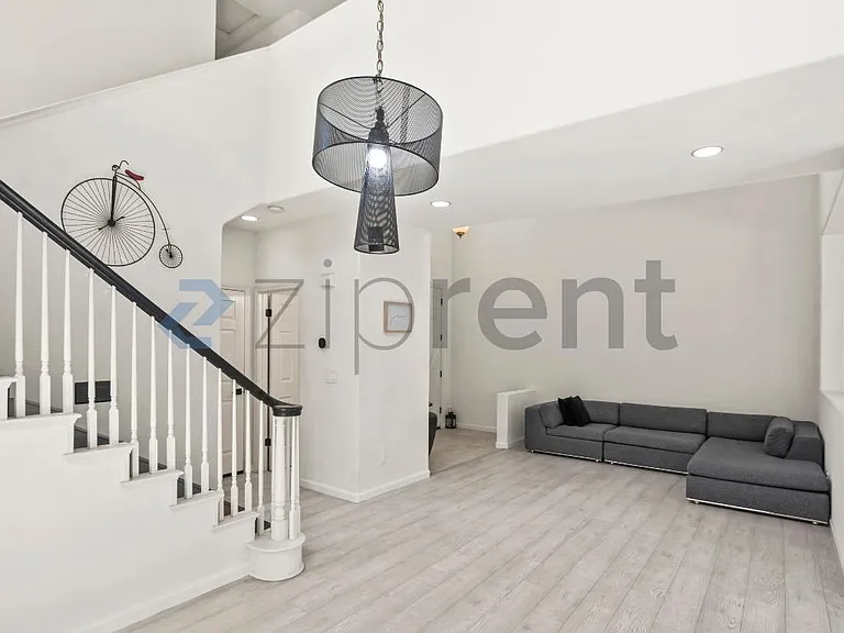 5215 Manderston Dr — Photo 10