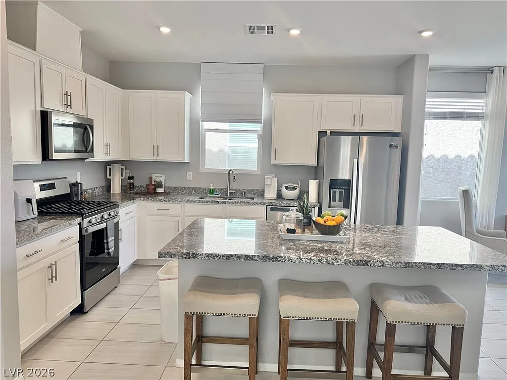 4 bed, 3.0 bath, 2533 sqft, $3,500 — Photo 4