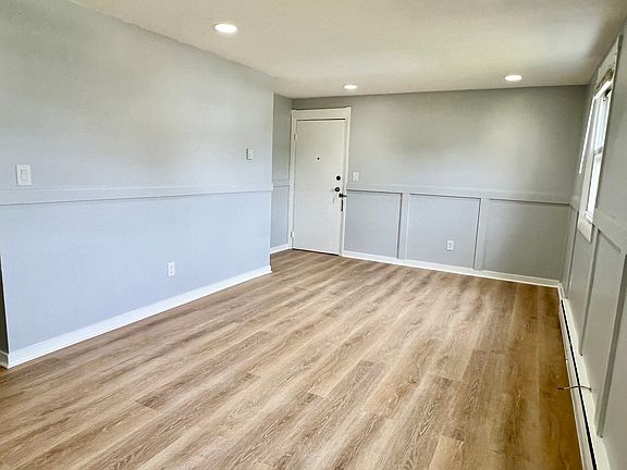 3rd image of 27 Elmwood Park #1