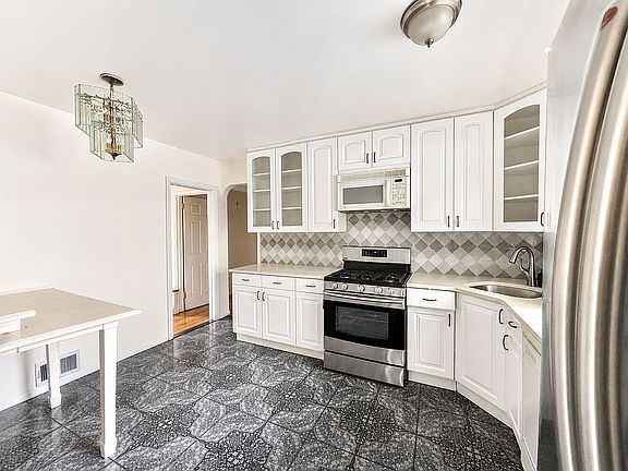 3rd image of 6133 213th St