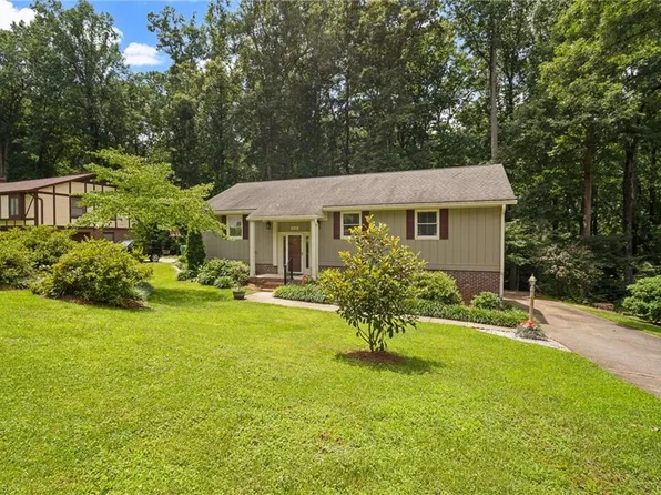 515 Dogwood Ct, High Point, NC 27260