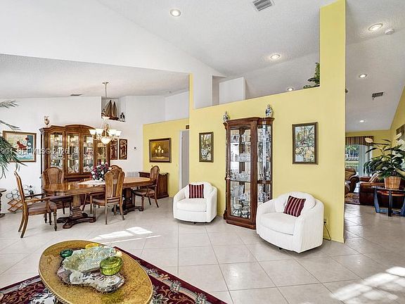 4th image of 3151 Overlook Rd