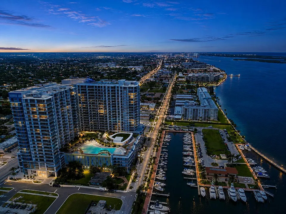 220 Lake Shore Dr #621