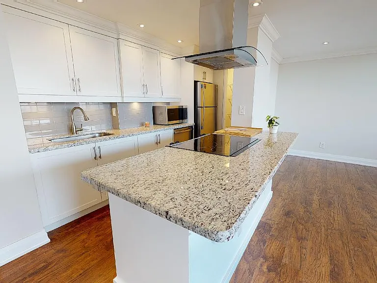 150 Allan St — Photo 3
