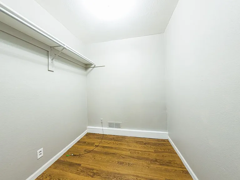 708 W 1st Ave — Photo 9