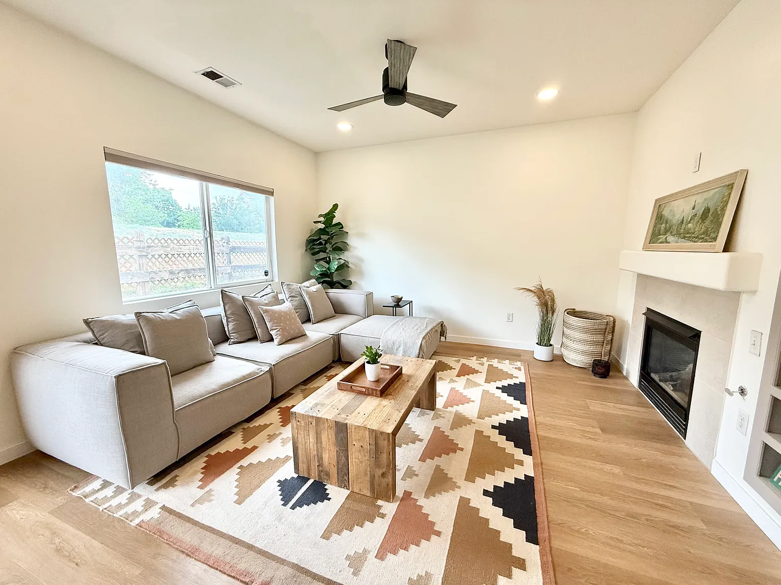 2 bed, 2.5 bath, 1582 sqft, $2,995 — Photo 2