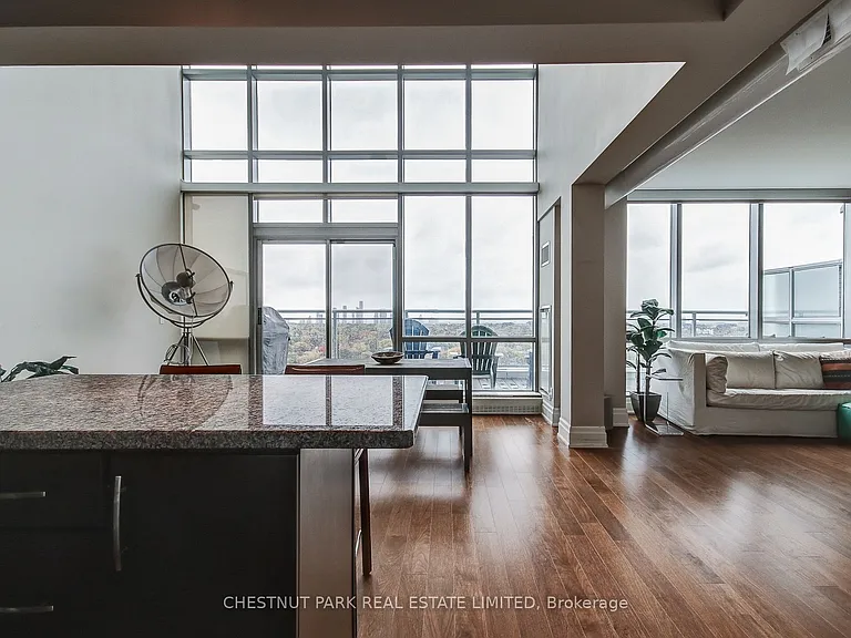 2 Fieldway Rd #Penthouse 05 — Photo 3
